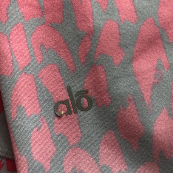 Alo yoga Capri Leggings Airbrush Pink Gray Ombre Animal Print - Picture 6 of 7